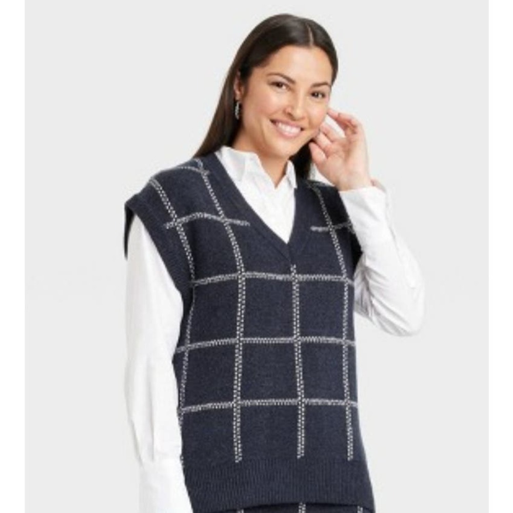 SUPER SOFT SWEATER VEST  navy - new with tags